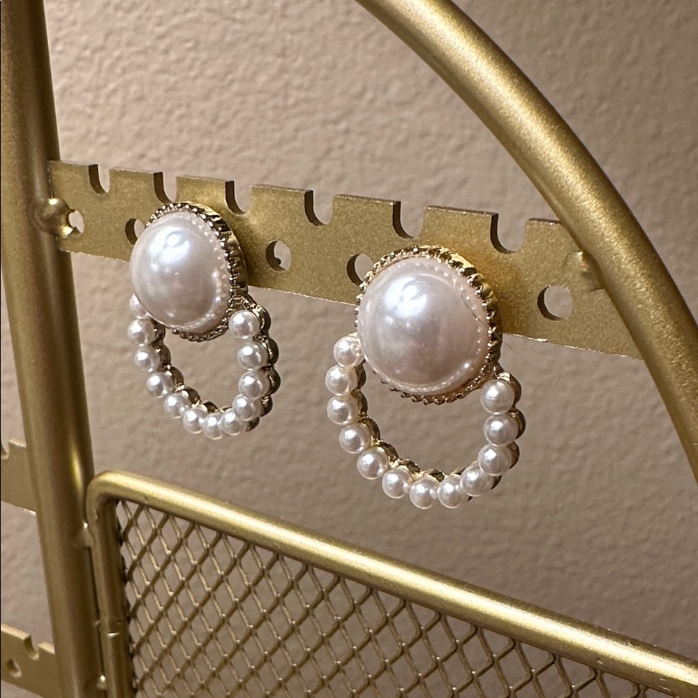 New Elegant Pearl and Gold Women's Earrings